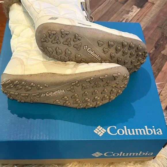 Columbia Women's White and Tan Winter Boots - Picture 5 of 6